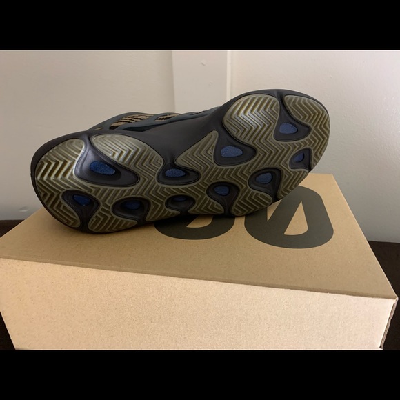 Adidas Yeezy 700 V3 - Clay Brown - Picture 5 of 9